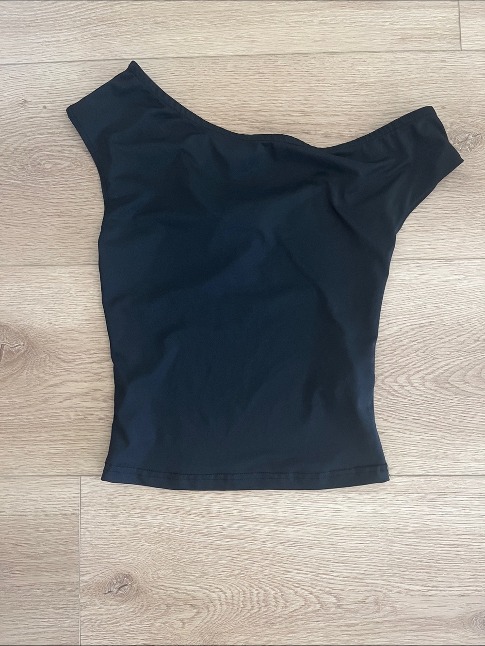 Edikted One-Shoulder Black Crop Top